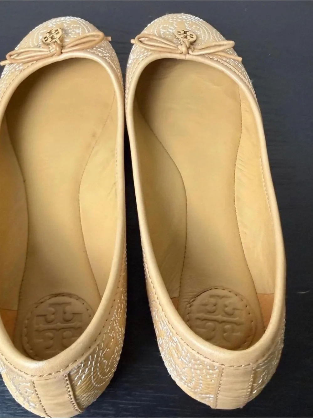Tory Burch Chelsea flats stitched logo